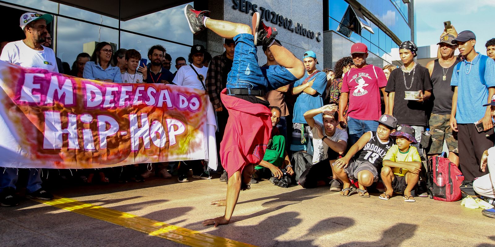 dos-grios-da-africa-para-as-periferias-do-mundo:-hip-hop-faz-50-anos