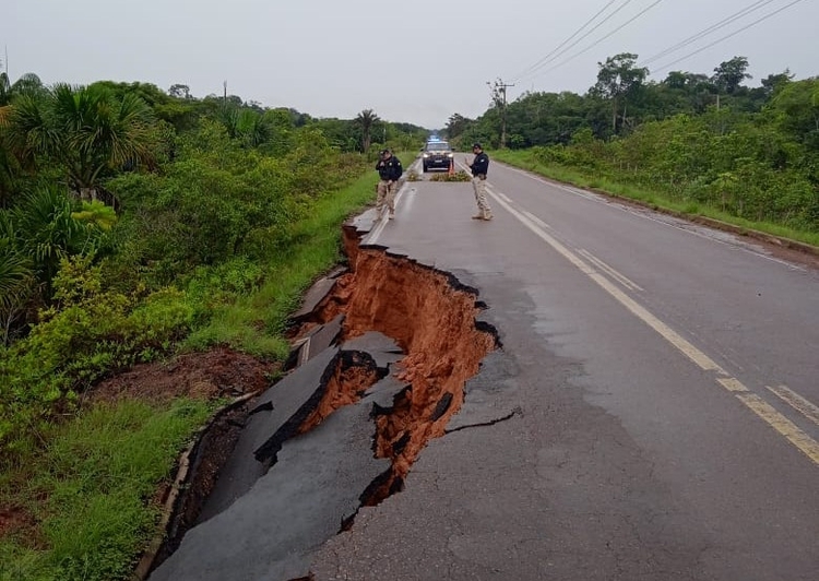 trecho-da-br-174-cede-e-rodovia-e-interditada-no-amazonas-–-roraima-1