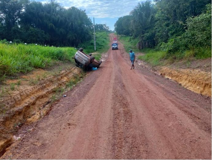 motorista-tem-cabeca-esmagada-e-morre-ao-capotar-carro-no-interior-de-roraima