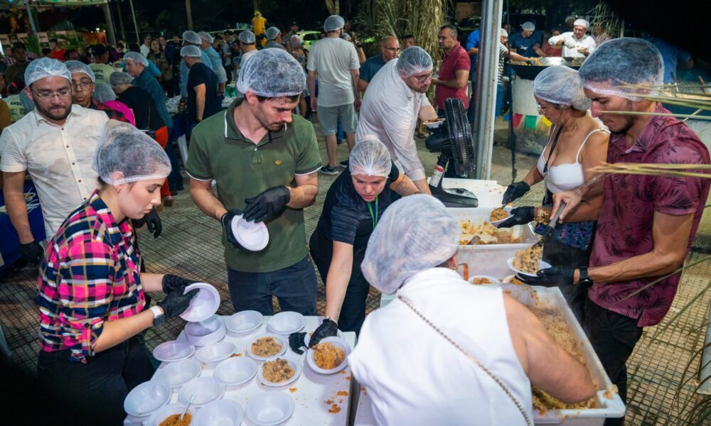 grande-distribuicao-de-arroz-carreteiro-marca-a-ultima-noite-do-sao-joao-no-parque-anaua-–-governo-de-roraima