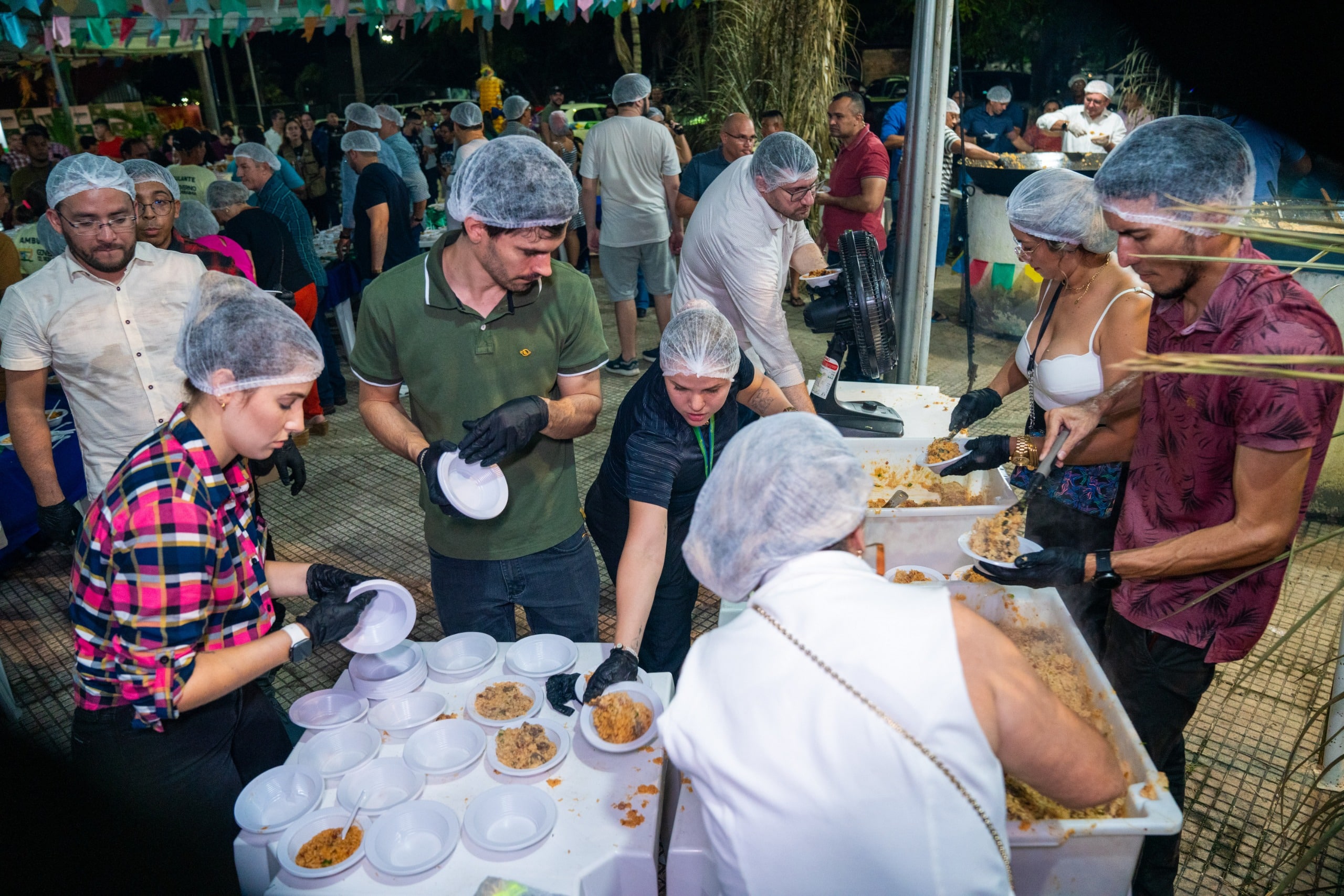 grande-distribuicao-de-arroz-carreteiro-marca-a-ultima-noite-do-sao-joao-no-parque-anaua-–-governo-de-roraima