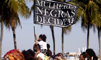 marcha-das-mulheres-negras-une-geracoes-na-orla-do-rio-de-janeiro