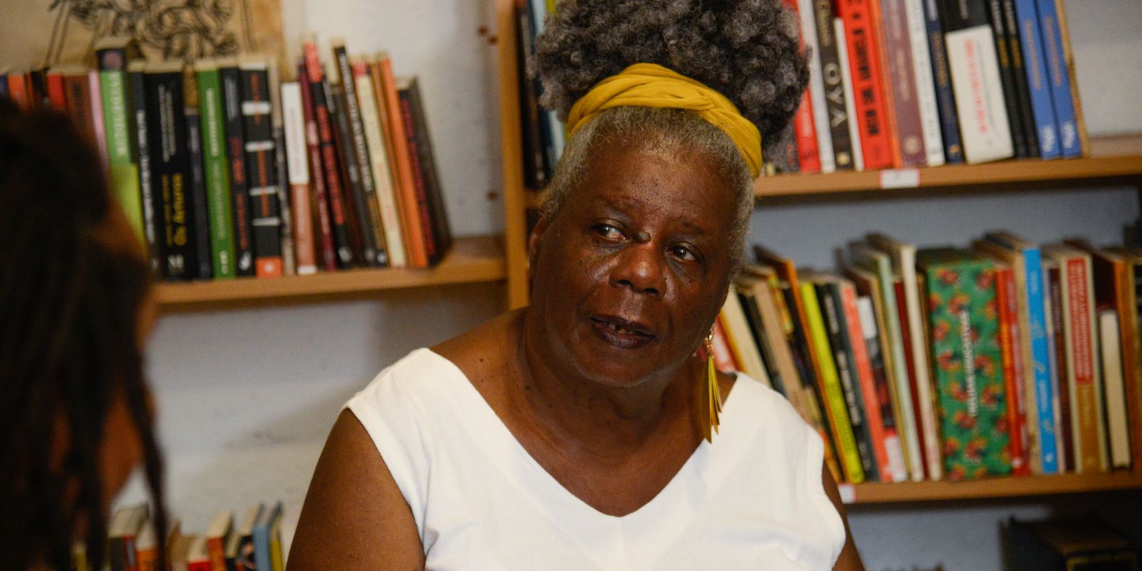 conceicao-evaristo-doa-documentos-pessoais-para-casa-de-rui-barbosa