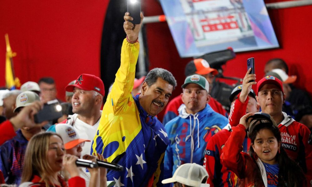 maduro-e-proclamado-presidente-da-venezuela-e-acusa-golpe-de-estado