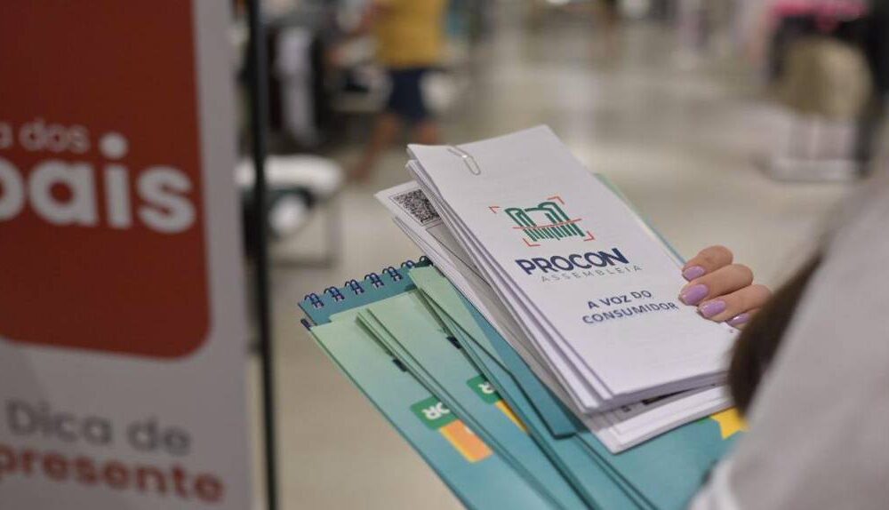 dia-dos-pais-procon-assembleia-orienta-consumidores-e-empresarios-em-shopping-de-boa-vista-|-ale-rr-|-assembleia-legislativa-de-roraima