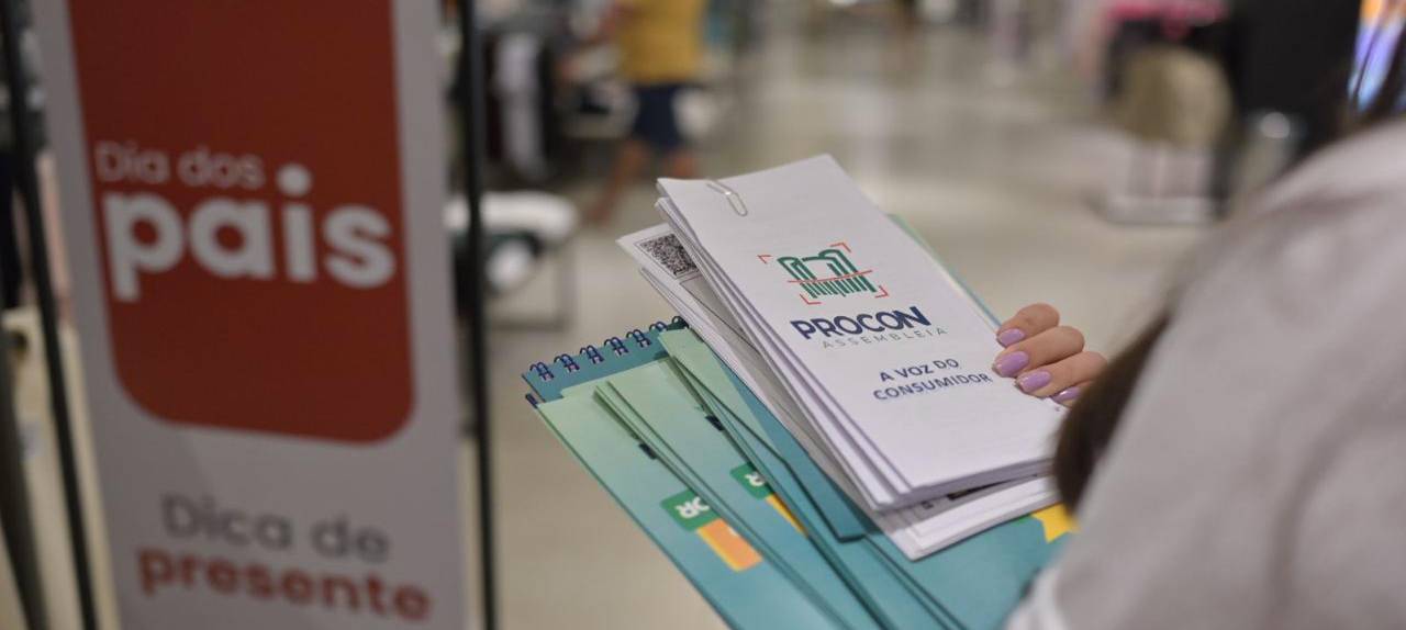 dia-dos-pais-procon-assembleia-orienta-consumidores-e-empresarios-em-shopping-de-boa-vista-|-ale-rr-|-assembleia-legislativa-de-roraima