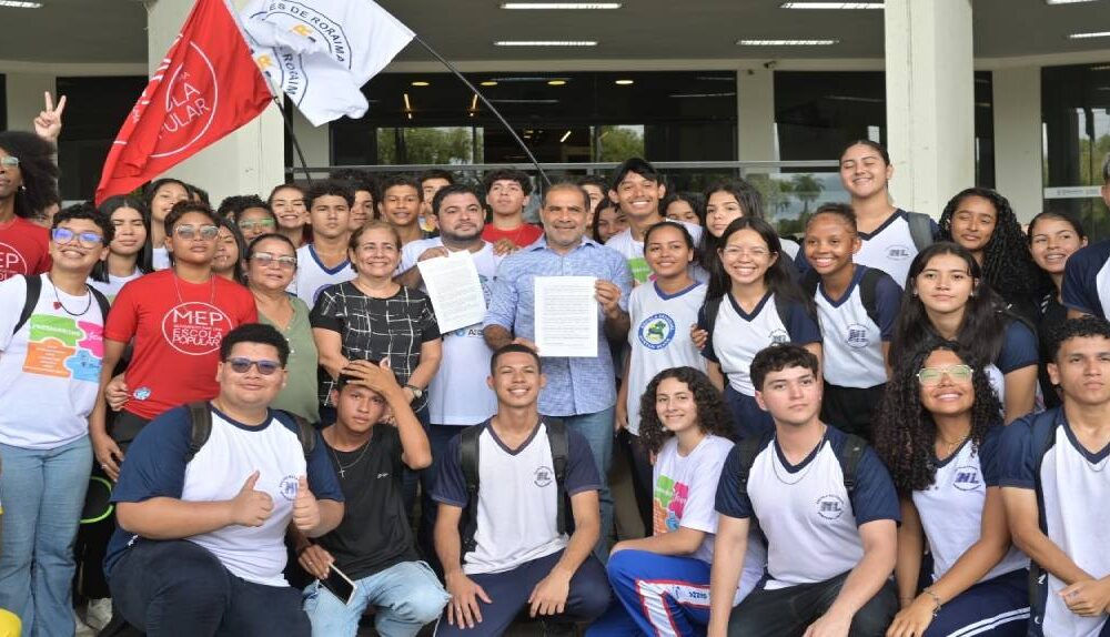 dia-do-estudante-ale-rr-reforca-compromisso-com-educacao-ao-receber-carta-de-reivindicacoes-do-movimento-estudantil-|-ale-rr-|-assembleia-legislativa-de-roraima