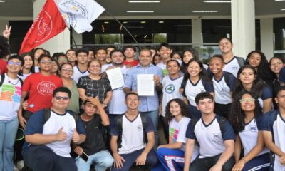 dia-do-estudante-ale-rr-reforca-compromisso-com-educacao-ao-receber-carta-de-reivindicacoes-do-movimento-estudantil-|-ale-rr-|-assembleia-legislativa-de-roraima