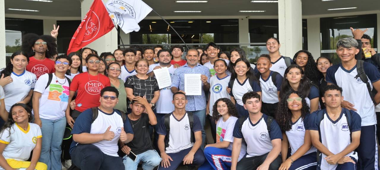 dia-do-estudante-ale-rr-reforca-compromisso-com-educacao-ao-receber-carta-de-reivindicacoes-do-movimento-estudantil-|-ale-rr-|-assembleia-legislativa-de-roraima