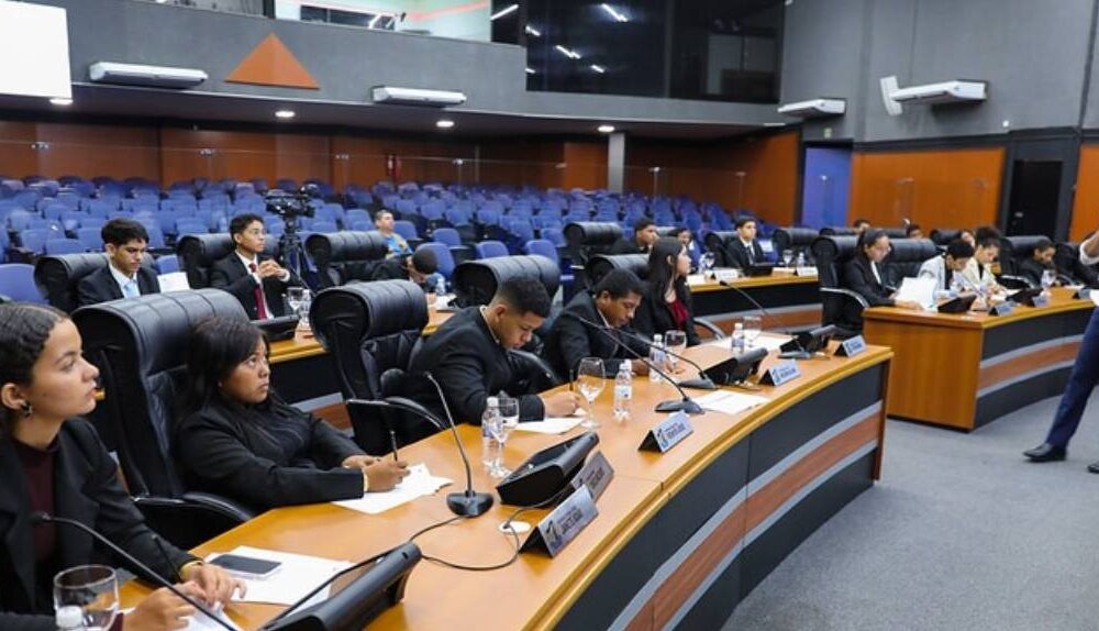 processo-legislativo-curso-auxilia-deputados-do-parlamento-jovem-roraimense-na-criacao-e-melhoria-de-projetos-de-lei-|-ale-rr-|-assembleia-legislativa-de-roraima