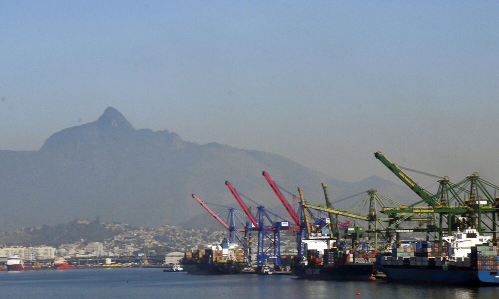 economia-recua-0,1%-na-passagem-de-junho-para-julho,-diz-a-fgv