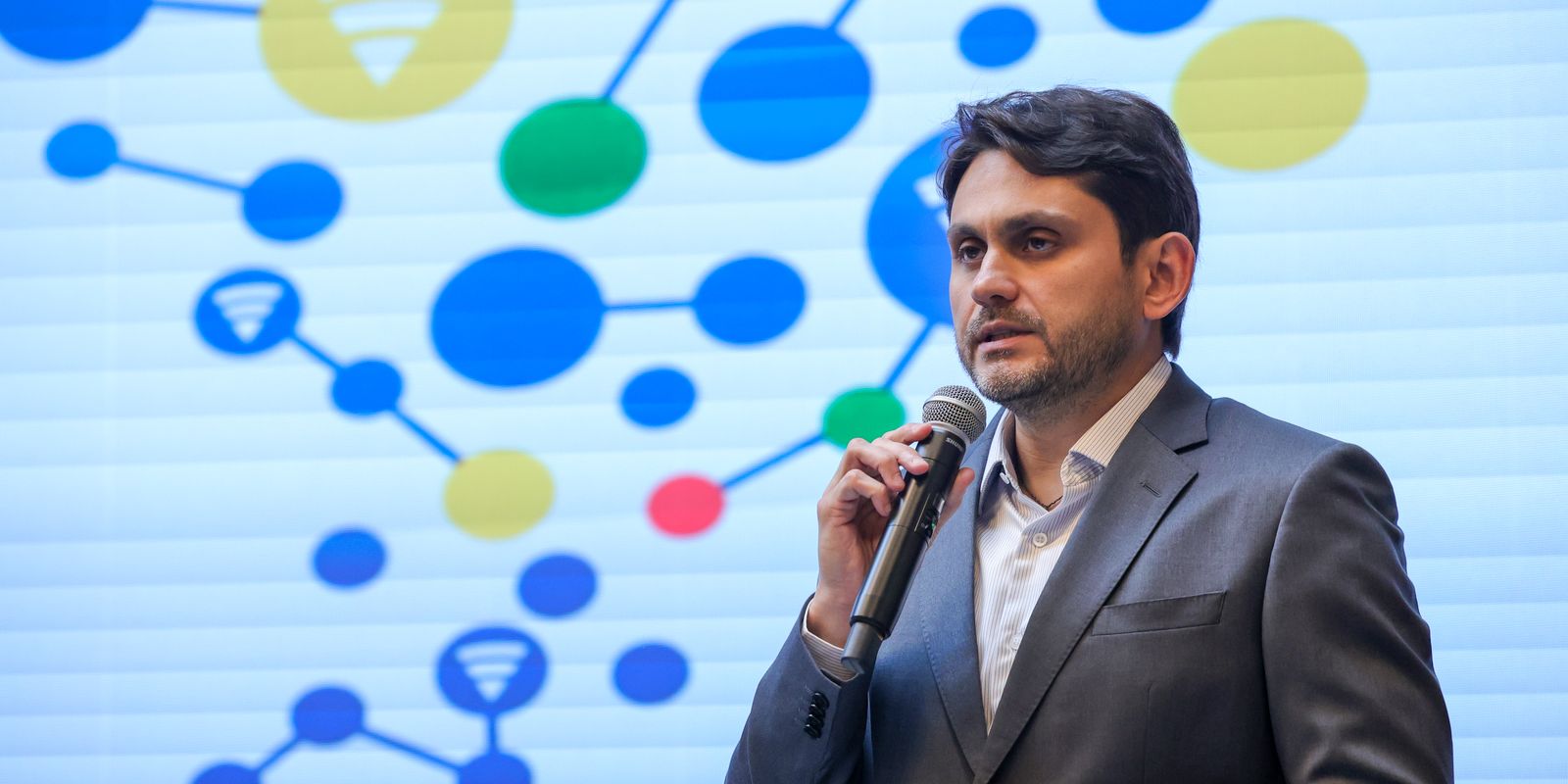 ampliacao-da-rede-de-internet-5g-permite-acesso-a-96%-da-populacao