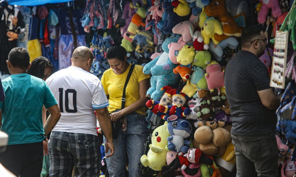 comercio-recua-0,3%-em-agosto,-mas-acumula-alta-em-2024