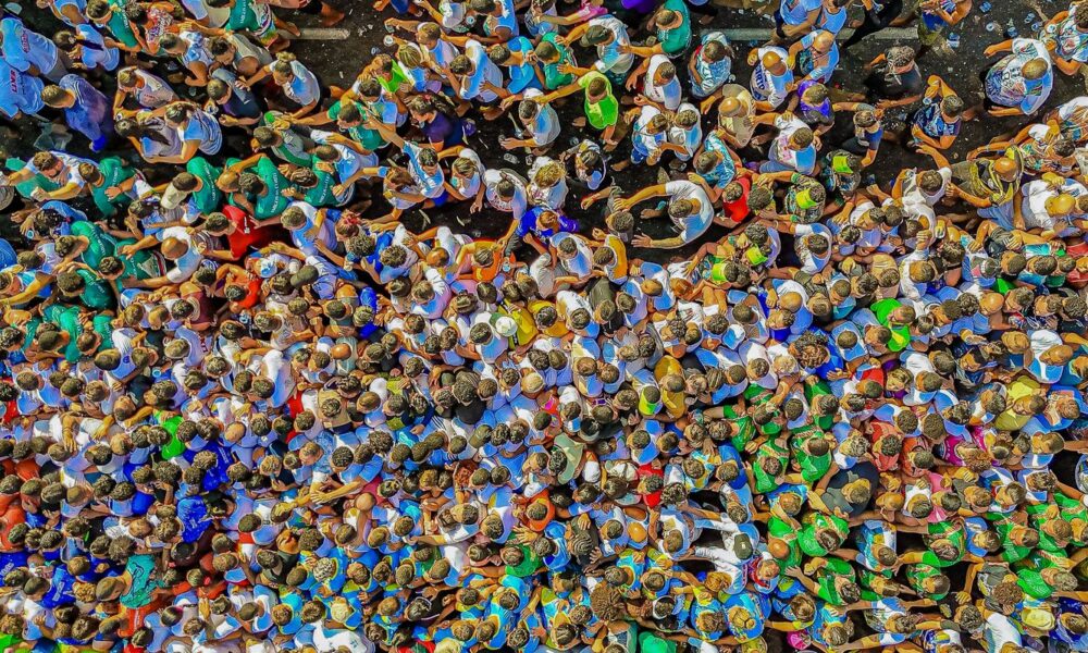 fieis-lotam-ruas-de-belem-para-acompanhar-procissao-do-cirio de-nazare