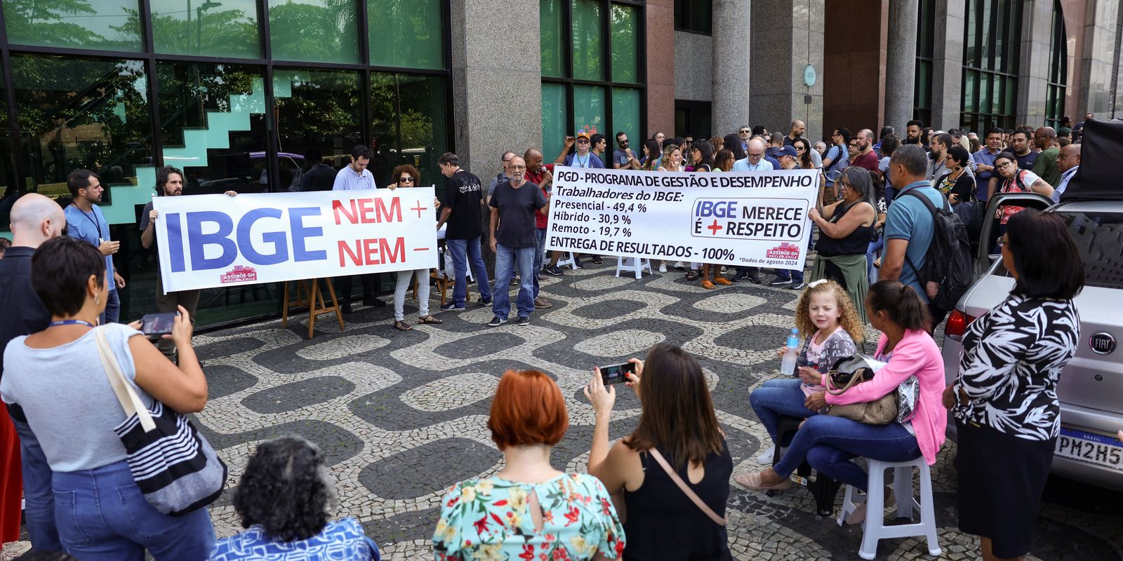 funcionarios-do-ibge-fazem-paralisacao-de-24-horas