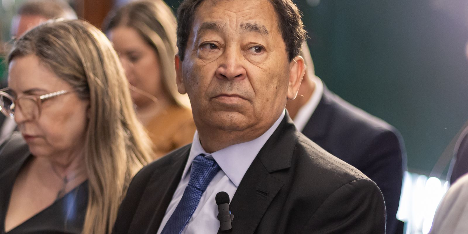 prefeito-e-candidato-a-reeleicao-de-taboao-da-serra-(sp)-e-baleado