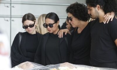 fas,-familiares-e-amigos-se-despedem-de-maguila-em-velorio-na-alesp