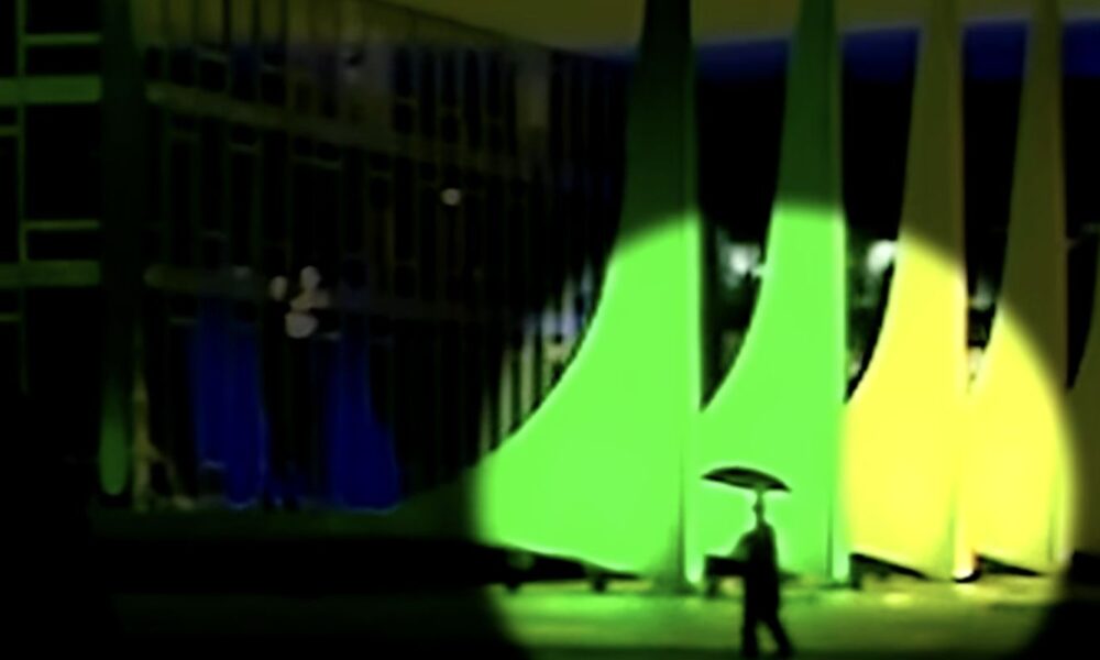 video-mostra-autor-de-ataque-ao-stf-perto-da-equipe-da-tv-brasil