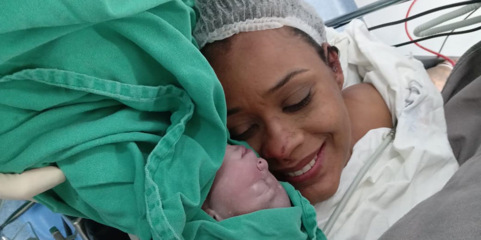 “sou-mae-de-um-milagre”,-diz-mulher-que-teve-bebe-apos-acidente-em-al