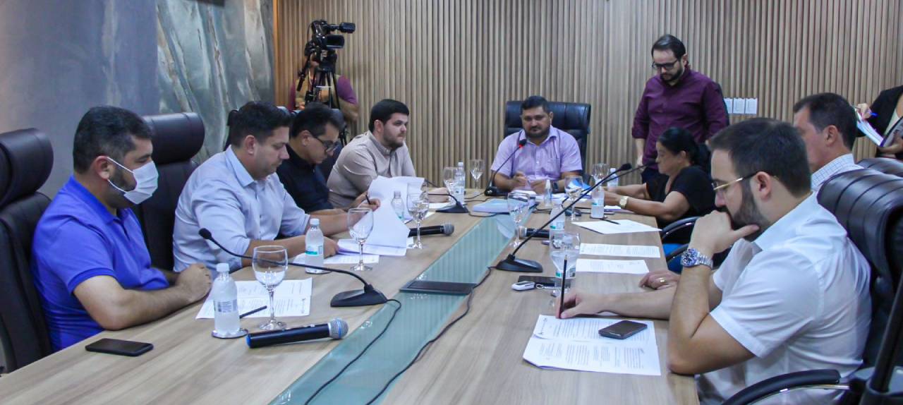 comissao-especial-deputados-estipulam-prazo-de-seis-sessoes-ordinarias-para-governador-de-roraima-apresentar-defesa-sobre-denuncias-|-ale-rr-|-assembleia-legislativa-de-roraima