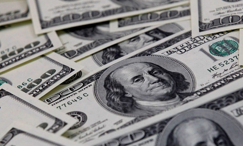 dolar-sobe-para-r$-5,77-com-atraso-em-pacote-de-corte-de-gastos