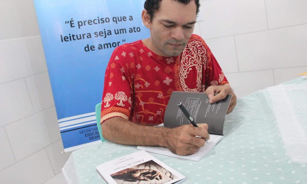 escritor-roraimense-doa-livros-para-unidades-estaduais-de-ensino-–-governo-de-roraima