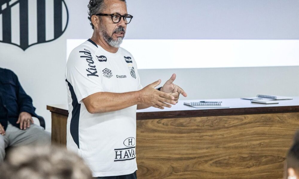 ex-auxiliar-de-tite,-cleber-xavier-debuta-como-tecnico-no-santos