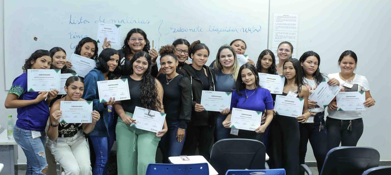 dever-cumprido-mais-de-60-alunos-de-cursos-noturnos-sao-certificados-pela-escolegis-|-ale-rr-|-assembleia-legislativa-de-roraima