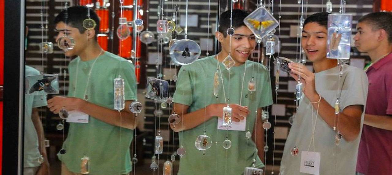 experiencia-sensorial-exposicao-‘amarzonia’-oferece-vivencia-imersiva-a-jovens-do-teamarr-|-ale-rr-|-assembleia-legislativa-de-roraima