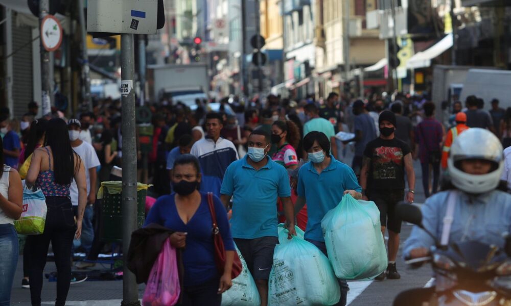 sp:-comercio-deve-faturar-5,4%-no-dia-das-maes-em-2025,-diz-fecomercio