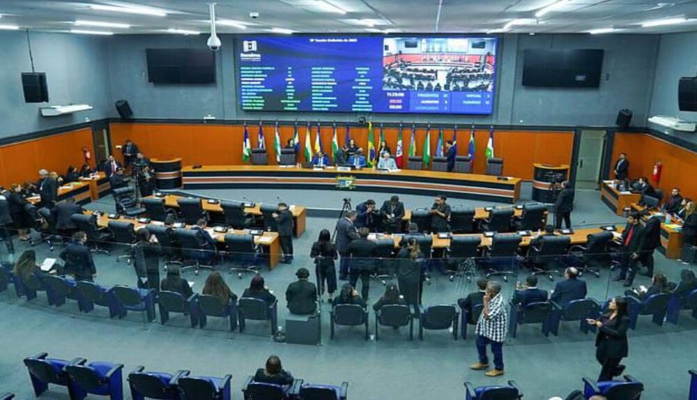 sessao-ordinaria-ale-rr-aprova-projetos-de-lei,-requerimento,-mocao-de-aplauso-pelo-dia-das-maes-e-entrega-de-comendas-|-ale-rr-|-assembleia-legislativa-de-roraima