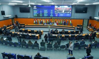 sessao-ordinaria-ale-rr-aprova-projetos-de-lei,-requerimento,-mocao-de-aplauso-pelo-dia-das-maes-e-entrega-de-comendas-|-ale-rr-|-assembleia-legislativa-de-roraima