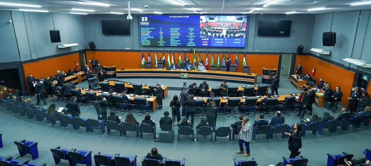 sessao-ordinaria-ale-rr-aprova-projetos-de-lei,-requerimento,-mocao-de-aplauso-pelo-dia-das-maes-e-entrega-de-comendas-|-ale-rr-|-assembleia-legislativa-de-roraima