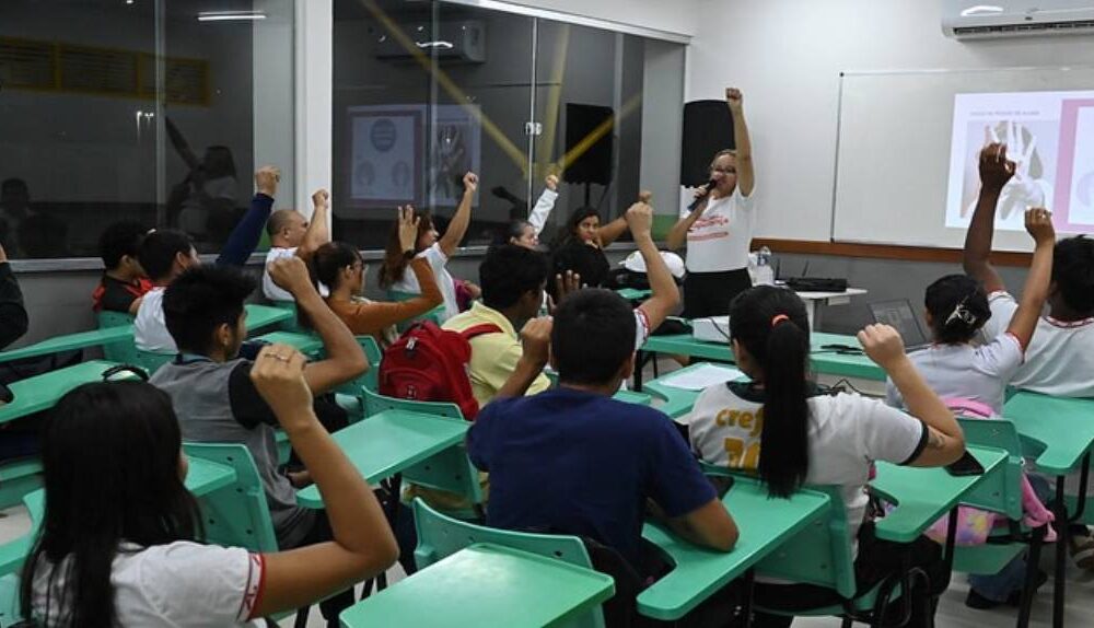 orientacao-e-prevencao-palestra-da-ale-rr-leva-conscientizacao-sobre-violencia-domestica-a-alunos-da-eja-|-ale-rr-|-assembleia-legislativa-de-roraima