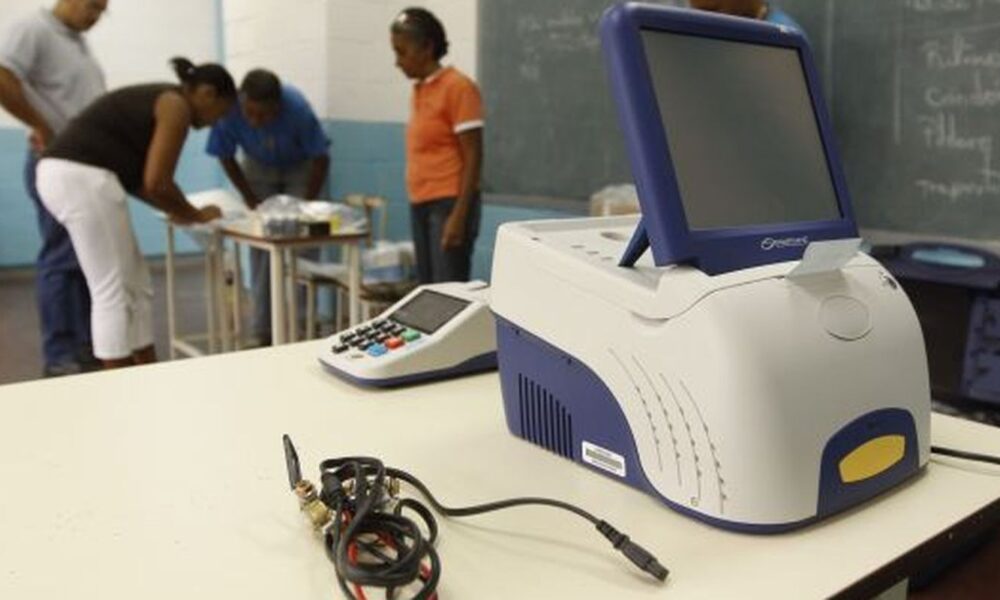 com-oposicao-rachada,-venezuela-realiza-eleicao-legislativa-e-regional