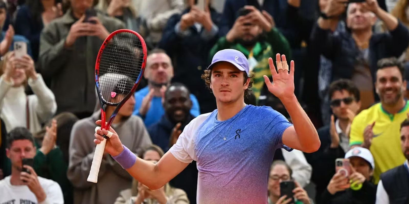 roland-garros:-fonseca-estreia-com-vitoria-implacavel-sobre-ex-top-10